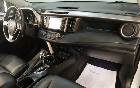 Toyota RAV4, 2018 год, 3 919 000 рублей, 9 фотография