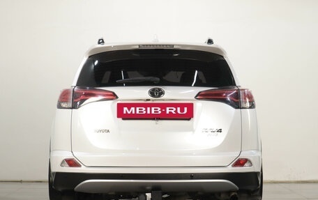 Toyota RAV4, 2018 год, 3 919 000 рублей, 6 фотография