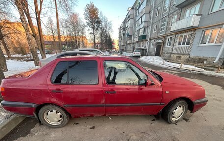 Volkswagen Vento, 1993 год, 116 000 рублей, 2 фотография