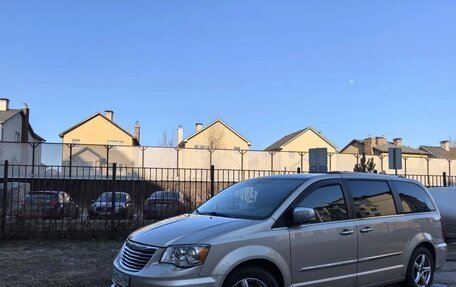 Chrysler Voyager IV, 2012 год, 1 450 000 рублей, 3 фотография