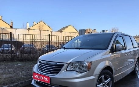 Chrysler Voyager IV, 2012 год, 1 450 000 рублей, 2 фотография