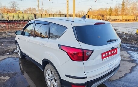 Ford Escape III, 2019 год, 1 550 000 рублей, 2 фотография