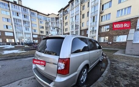 Chrysler Voyager IV, 2012 год, 1 450 000 рублей, 6 фотография