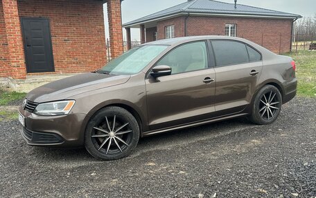 Volkswagen Jetta VI, 2011 год, 1 060 000 рублей, 2 фотография