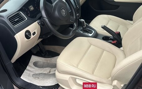 Volkswagen Jetta VI, 2011 год, 1 060 000 рублей, 10 фотография