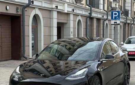 Tesla Model 3 I, 2019 год, 3 600 000 рублей, 1 фотография