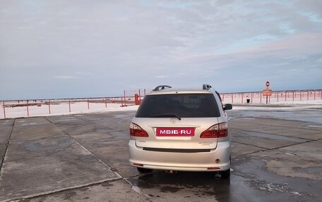 Toyota Avensis Verso I рестайлинг, 2004 год, 750 000 рублей, 5 фотография