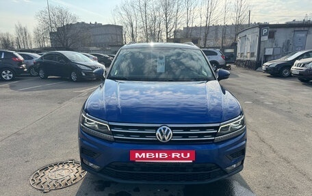Volkswagen Tiguan II, 2018 год, 2 329 000 рублей, 2 фотография