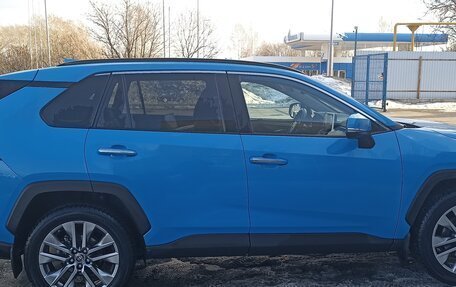 Toyota RAV4, 2019 год, 3 200 000 рублей, 4 фотография