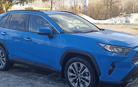 Toyota RAV4, 2019 год, 3 200 000 рублей, 5 фотография