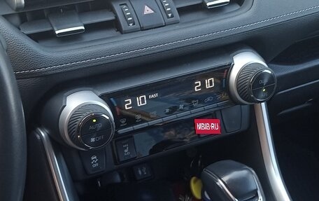 Toyota RAV4, 2019 год, 3 200 000 рублей, 8 фотография