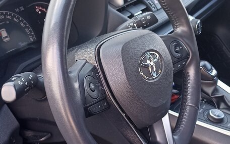 Toyota RAV4, 2019 год, 3 200 000 рублей, 10 фотография