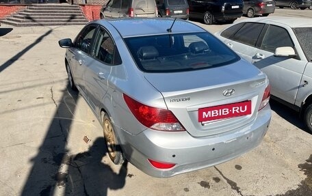 Hyundai Solaris II рестайлинг, 2011 год, 650 000 рублей, 14 фотография