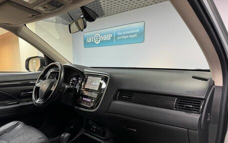 Mitsubishi Outlander III рестайлинг 3, 2017 год, 2 212 000 рублей, 14 фотография