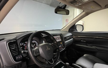 Mitsubishi Outlander III рестайлинг 3, 2017 год, 2 212 000 рублей, 10 фотография