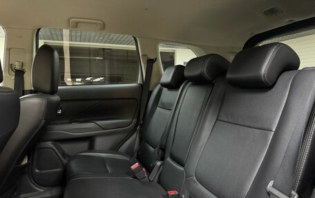 Mitsubishi Outlander III рестайлинг 3, 2017 год, 2 212 000 рублей, 13 фотография