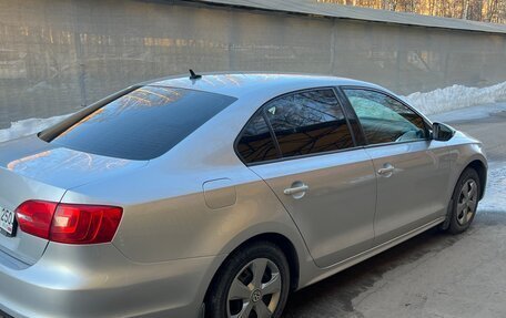 Volkswagen Jetta VI, 2013 год, 1 000 000 рублей, 2 фотография