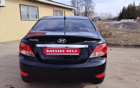 Hyundai Solaris II рестайлинг, 2013 год, 900 000 рублей, 3 фотография