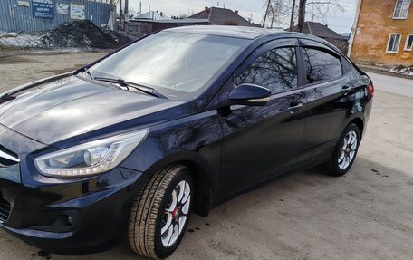 Hyundai Solaris II рестайлинг, 2013 год, 900 000 рублей, 5 фотография