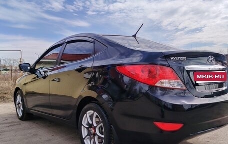 Hyundai Solaris II рестайлинг, 2013 год, 900 000 рублей, 4 фотография