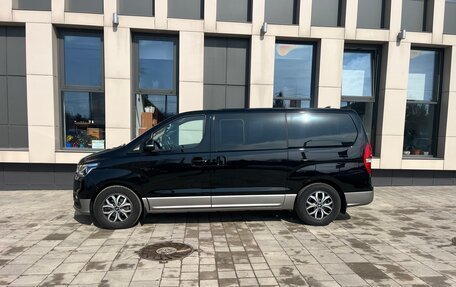 Hyundai H-1 II рестайлинг, 2021 год, 3 980 000 рублей, 2 фотография