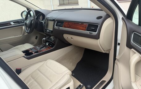 Volkswagen Touareg III, 2011 год, 2 400 000 рублей, 11 фотография