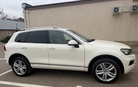 Volkswagen Touareg III, 2011 год, 2 400 000 рублей, 3 фотография