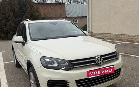Volkswagen Touareg III, 2011 год, 2 400 000 рублей, 2 фотография