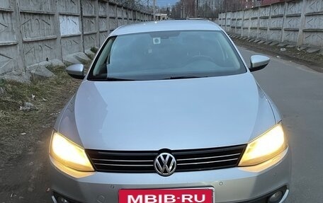 Volkswagen Jetta VI, 2012 год, 1 150 000 рублей, 2 фотография