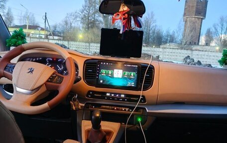 Peugeot Traveller I, 2018 год, 2 000 000 рублей, 7 фотография