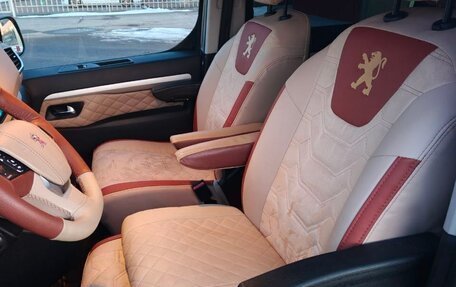 Peugeot Traveller I, 2018 год, 2 000 000 рублей, 6 фотография