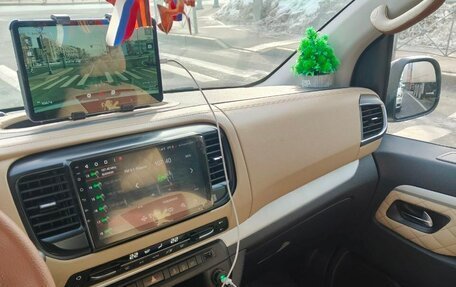 Peugeot Traveller I, 2018 год, 2 000 000 рублей, 5 фотография