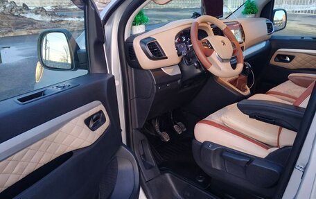 Peugeot Traveller I, 2018 год, 2 000 000 рублей, 9 фотография