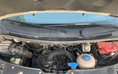 Volkswagen Transporter T5 рестайлинг, 2013 год, 2 299 000 рублей, 2 фотография