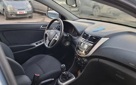 Hyundai Solaris II рестайлинг, 2011 год, 690 000 рублей, 4 фотография