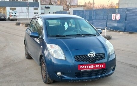 Toyota Yaris III рестайлинг, 2007 год, 550 000 рублей, 9 фотография