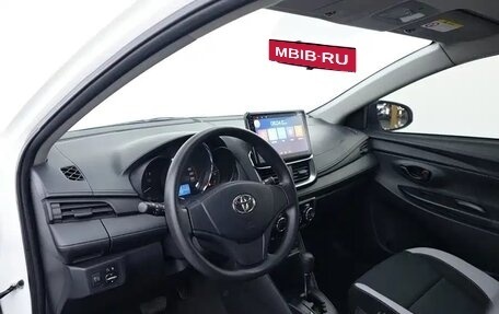 Toyota Yaris XP150 рестайлинг, 2021 год, 1 590 000 рублей, 15 фотография