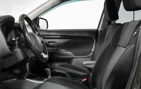 Mitsubishi Outlander III рестайлинг 3, 2019 год, 1 499 000 рублей, 11 фотография