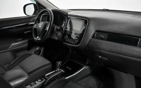 Mitsubishi Outlander III рестайлинг 3, 2019 год, 1 499 000 рублей, 14 фотография