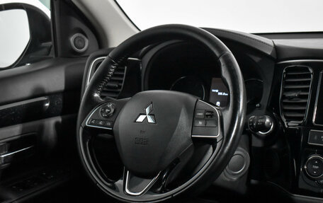 Mitsubishi Outlander III рестайлинг 3, 2019 год, 1 499 000 рублей, 15 фотография