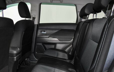 Mitsubishi Outlander III рестайлинг 3, 2019 год, 1 499 000 рублей, 13 фотография