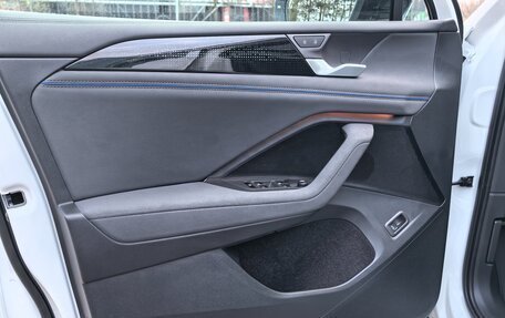 Volkswagen Tiguan, 2025 год, 4 800 000 рублей, 30 фотография