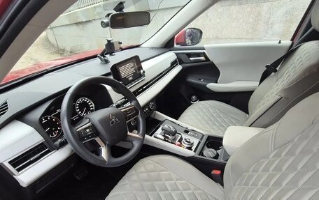 Mitsubishi Outlander, 2022 год, 3 600 000 рублей, 8 фотография