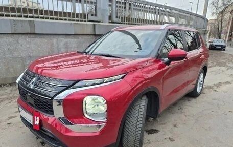 Mitsubishi Outlander, 2022 год, 3 600 000 рублей, 2 фотография