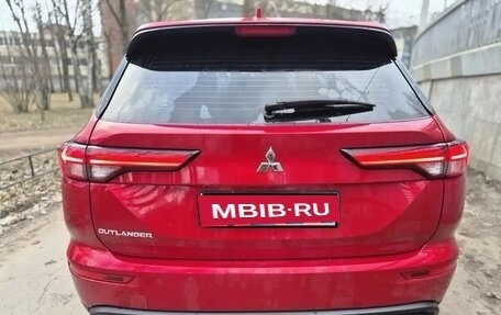 Mitsubishi Outlander, 2022 год, 3 600 000 рублей, 7 фотография
