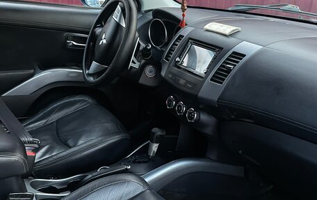 Mitsubishi Outlander III рестайлинг 3, 2010 год, 990 000 рублей, 8 фотография