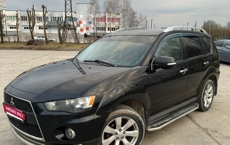 Mitsubishi Outlander III рестайлинг 3, 2010 год, 990 000 рублей, 2 фотография