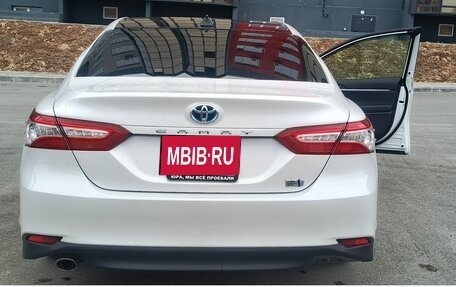 Toyota Camry, 2018 год, 2 750 000 рублей, 2 фотография