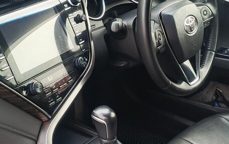 Toyota Camry, 2018 год, 2 750 000 рублей, 9 фотография