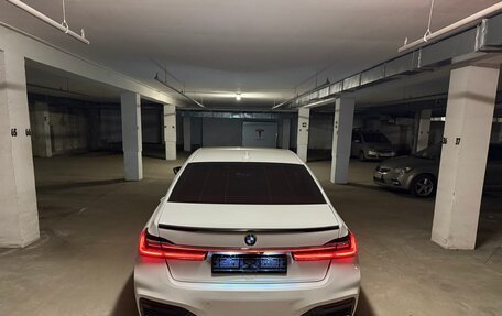 BMW 7 серия, 2016 год, 3 950 000 рублей, 2 фотография